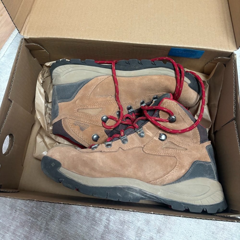 Preloved Columbia hiking boots